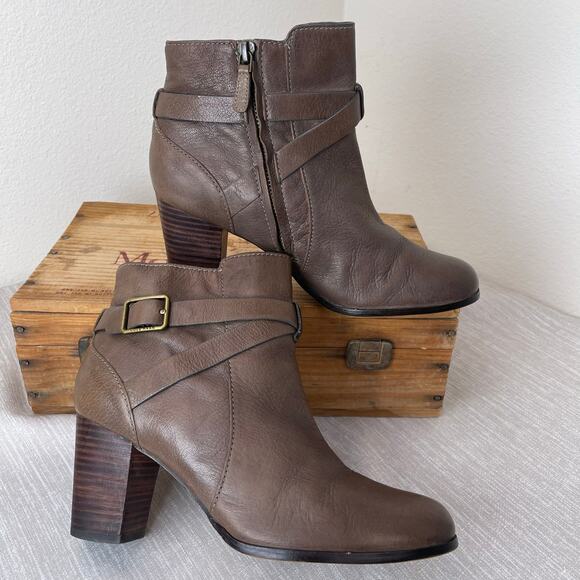 Cole Haan Grand OS Brown Leather Ankle Boot Strap Buckle Block Heel Bootie 7.5 B - Picture 5 of 12